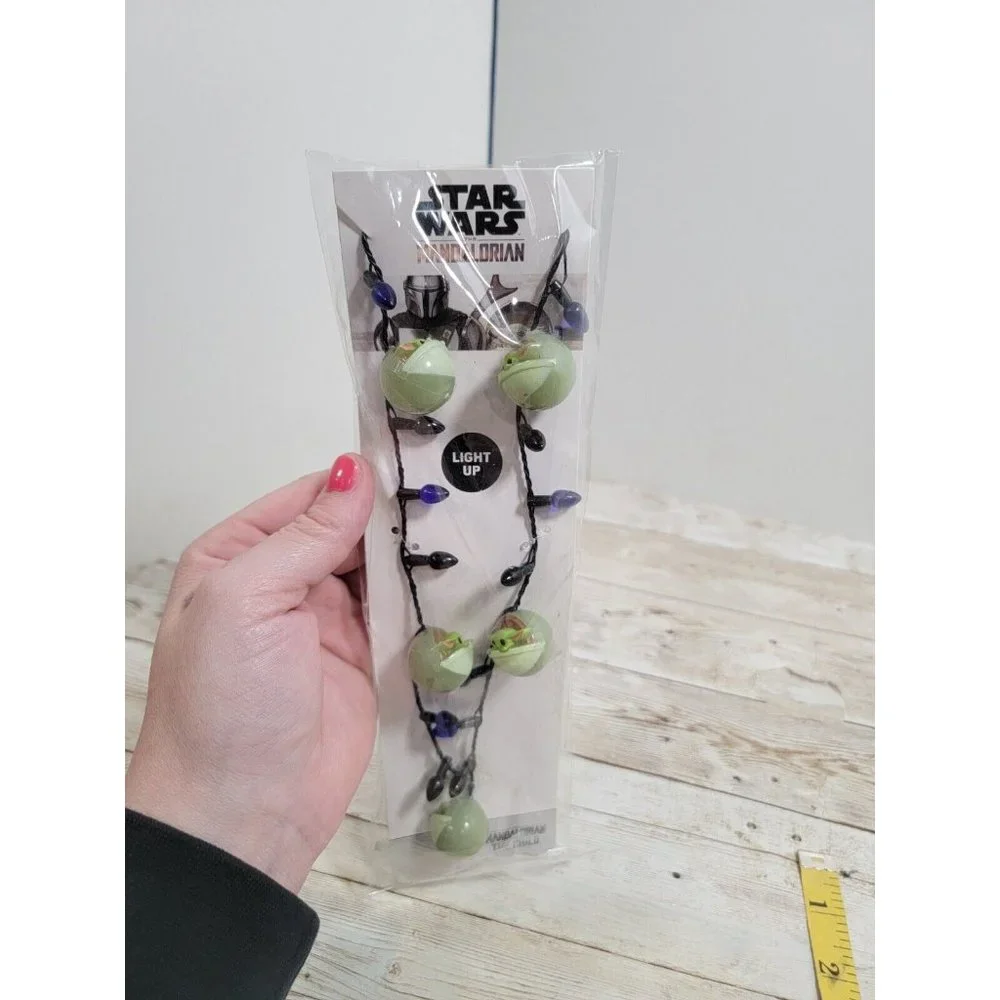 Baby Yoda Grogu The Child Light Up Necklace Mandalorian Disney‎ Star Wars Blinks